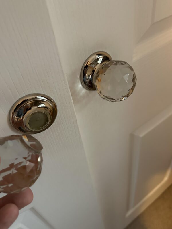 A loose crystal handle