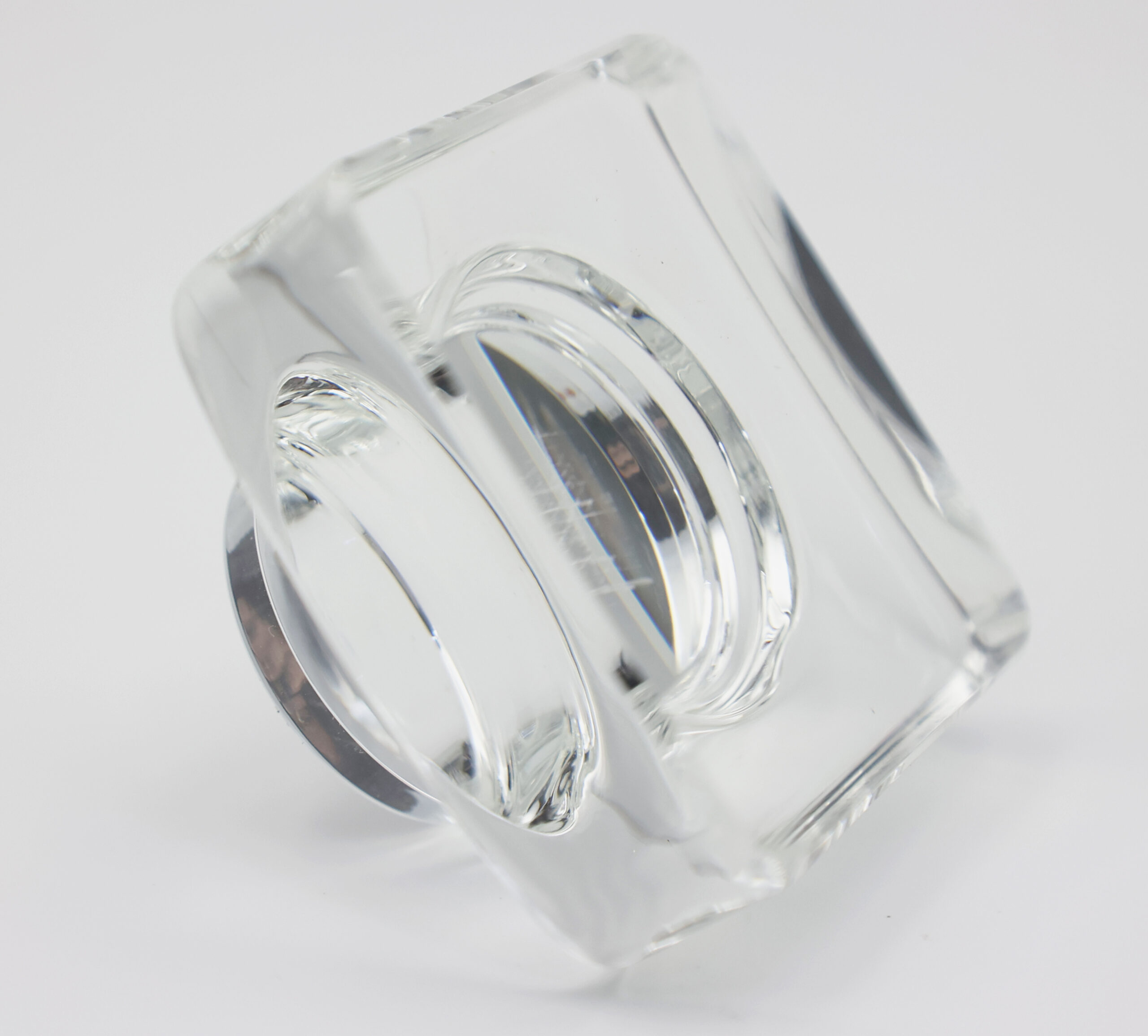 15 Minimalist-style square crystal glass door knobs&paired with brass bases in a variety of shapes - Image 1