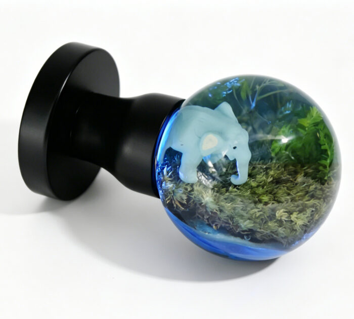 Blue-Illuminated Elephant Resin Door Handle Elephant-Themed Resin Door Handle with Blue Illumination, Mounted on a Round Black Brass Base